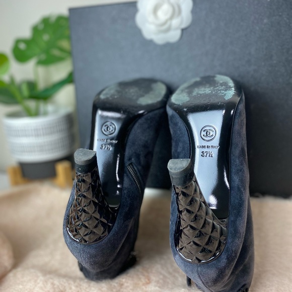 Chanel Interlocking CC Logo Short Bootie - Picture 6 of 15